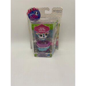 2012 Hasbro Littlest Pet Shop Sweetest Hide & Sweet Penguin Figurine Toy #3066